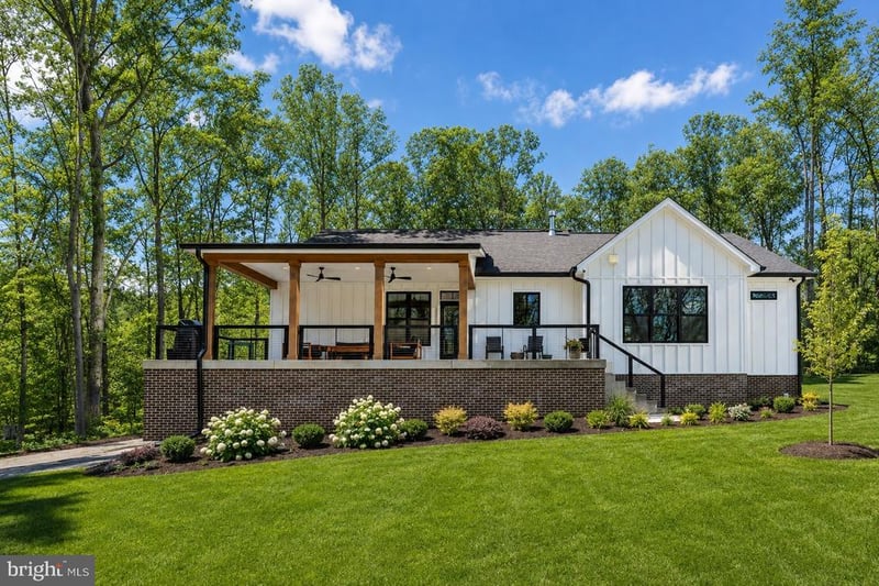 981 Day Rd, Sykesville, MD 21784