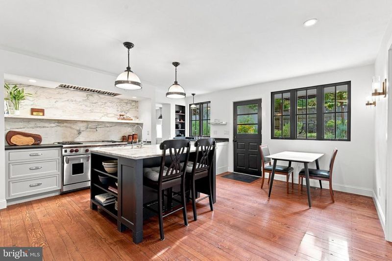 4018 Roberts Rd, Fairfax, VA 22032