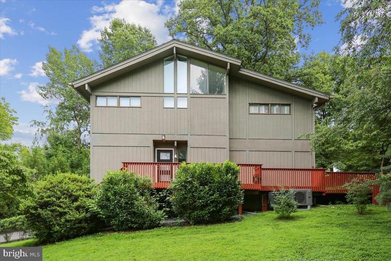 7614 Carteret Rd, Bethesda, MD 20817
