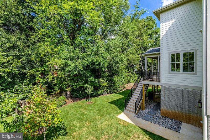 6219 Loch Raven Dr, Mclean, VA 22101