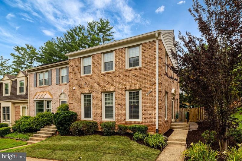 5720 Crownleigh Ct, Burke, VA 22015