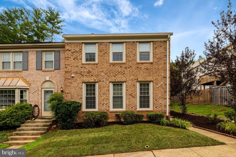 5720 Crownleigh Ct, Burke, VA 22015