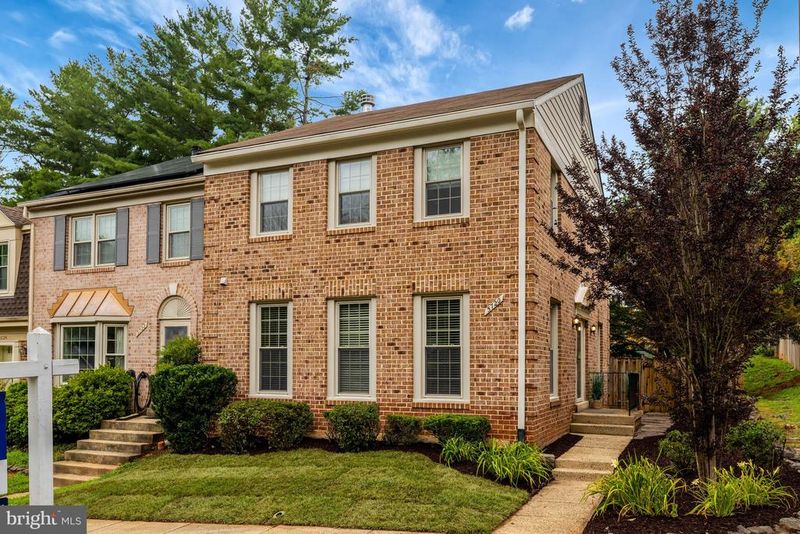 5720 Crownleigh Ct, Burke, VA 22015