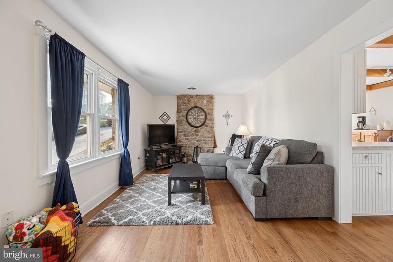 903 E C St E, Brunswick, MD 21716