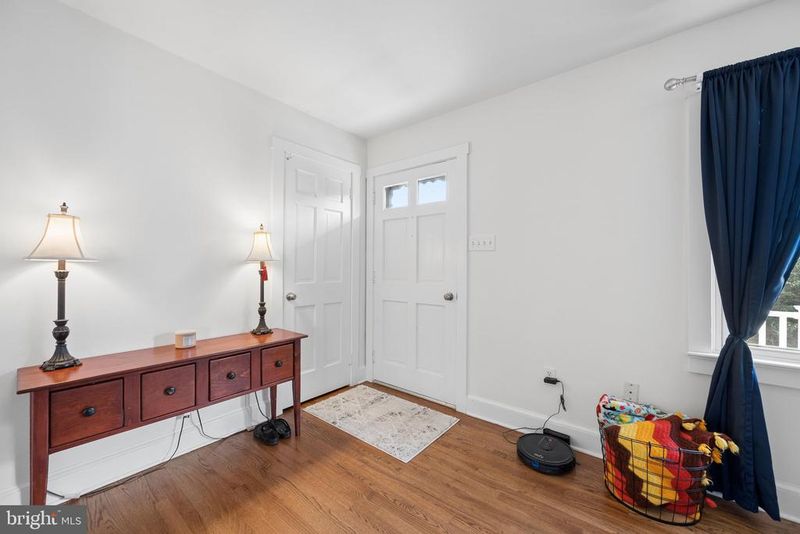 903 E C St E, Brunswick, MD 21716