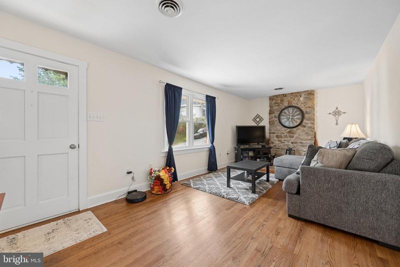 903 E C St E, Brunswick, MD 21716