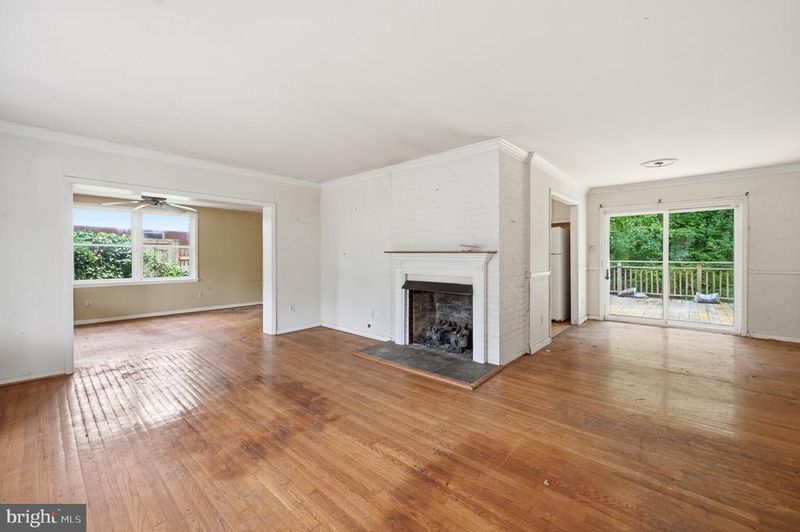6702 Harwood Pl, Springfield, VA 22152