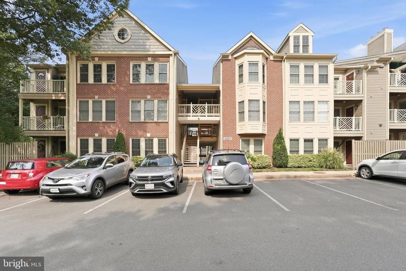 3804 Ridge Knoll Ct #310A, Fairfax, VA 22033