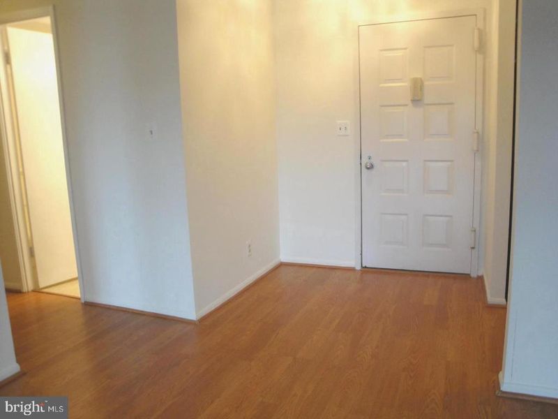 8350 Greensboro Dr #608, Mclean, VA 22102