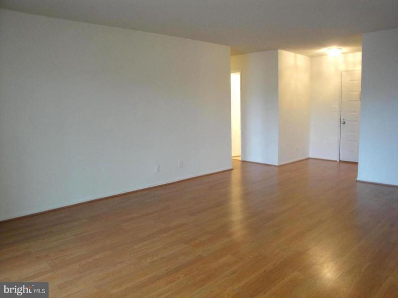 8350 Greensboro Dr #608, Mclean, VA 22102