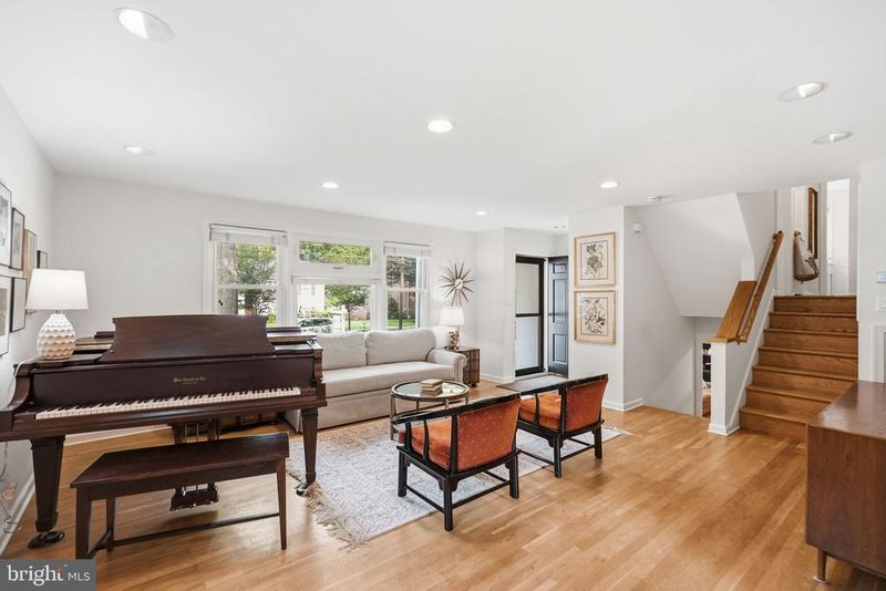 630 Blossom Dr, Rockville, MD 20850