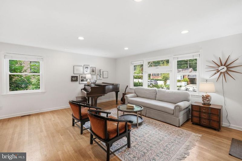 630 Blossom Dr, Rockville, MD 20850