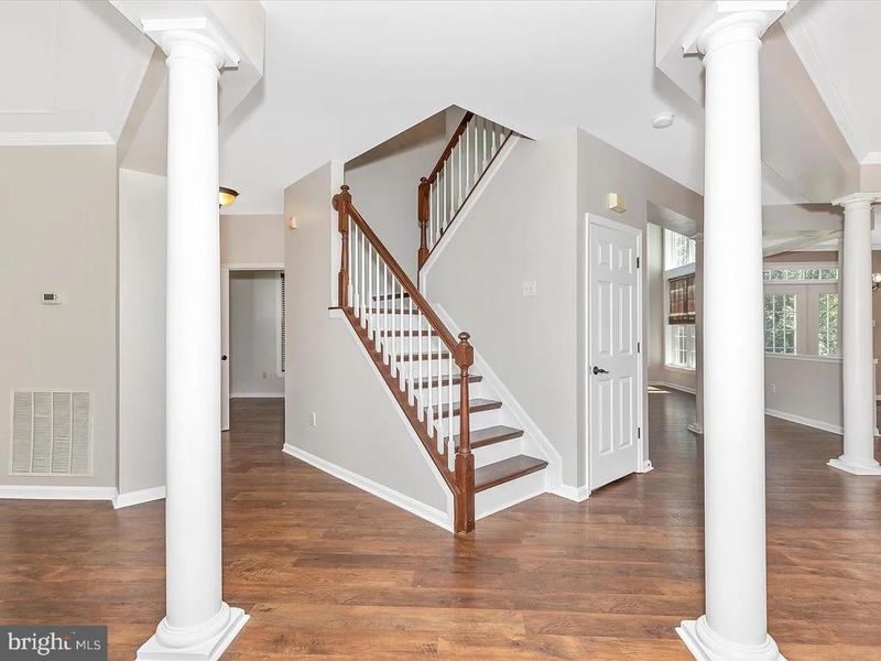 1713 Dearbought Dr, Frederick, MD 21701