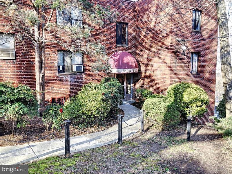 1573 N Colonial Ter #201-Y, Arlington, VA 22209