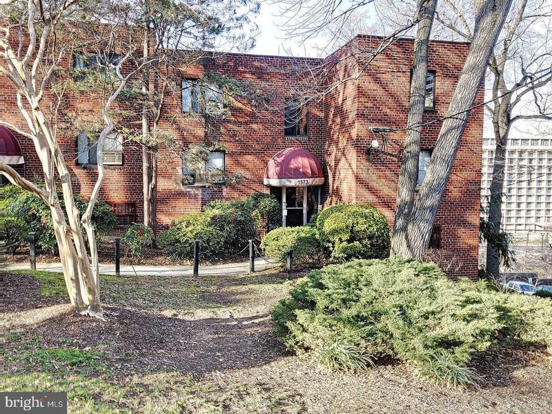 1573 N Colonial Ter #201-Y, Arlington, VA 22209