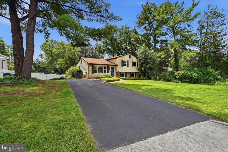 6426 Carriage Dr, Alexandria, VA 22310