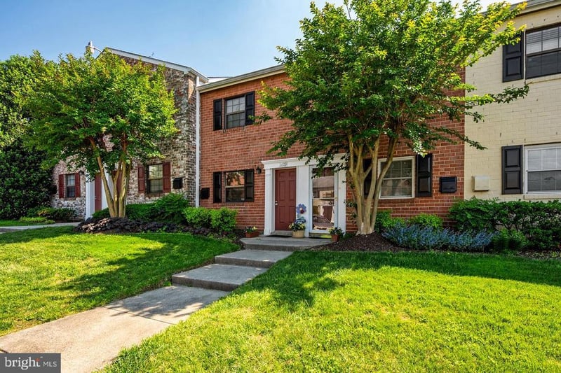 11124 Rock Garden Dr, Fairfax, VA 22030