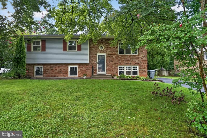 14521 Lock Dr, Centreville, VA 20120