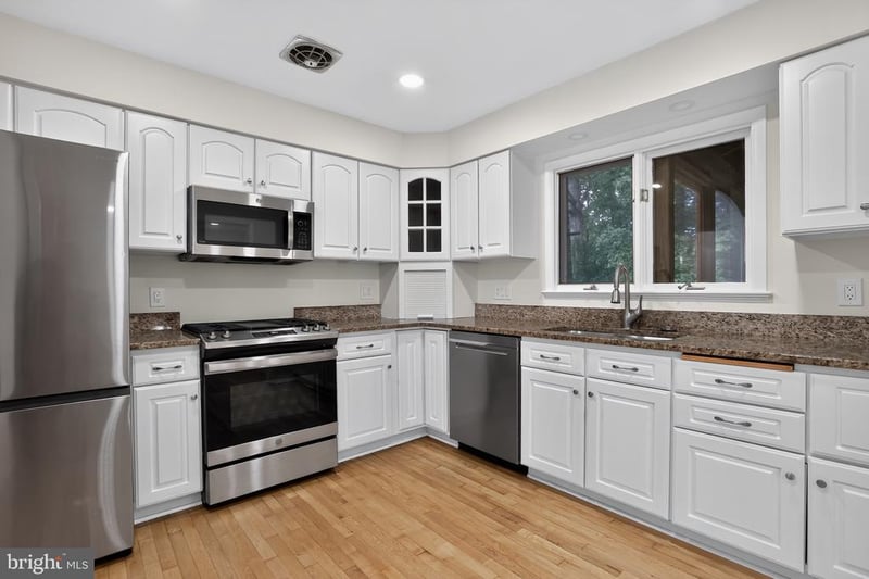 14521 Lock Dr, Centreville, VA 20120