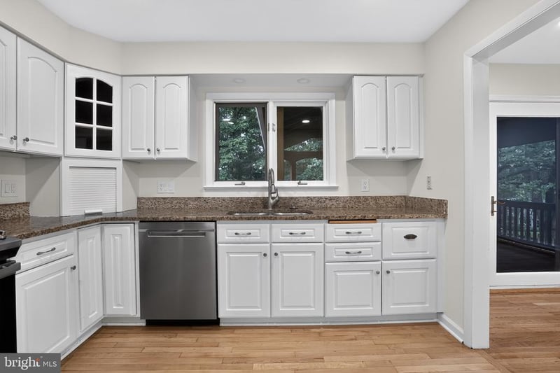 14521 Lock Dr, Centreville, VA 20120