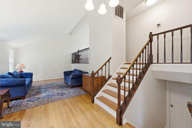 15104 Honsena Dr, Centreville, VA 20120