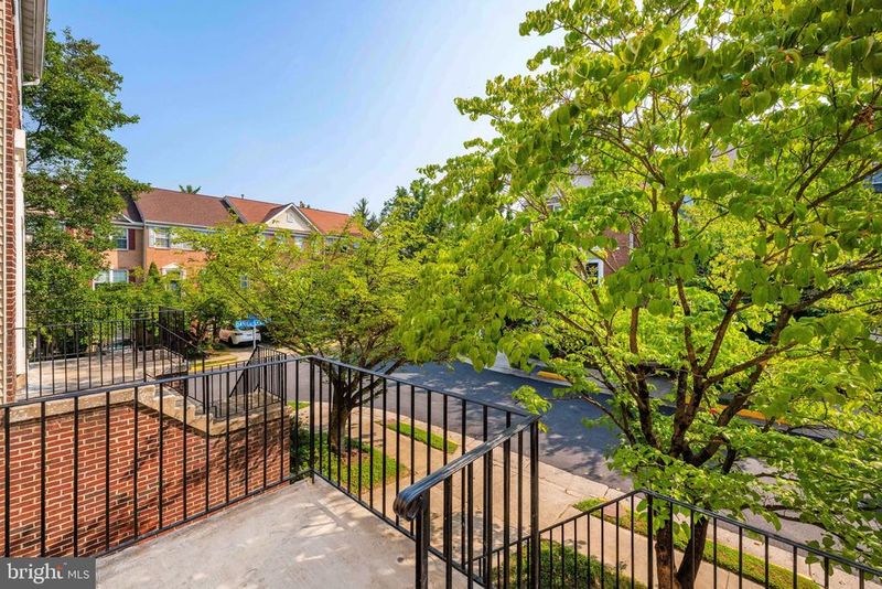 2902 Jessica Ct, Vienna, VA 22181