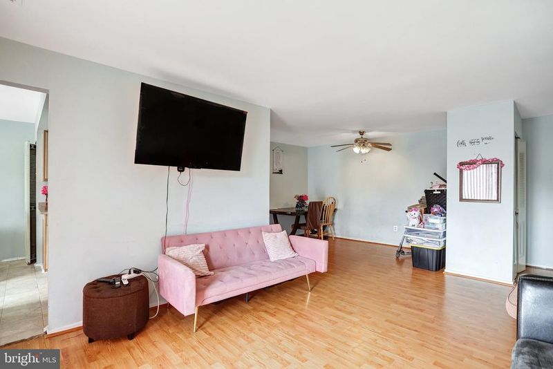 541 Florida Ave #101, Herndon, VA 20170