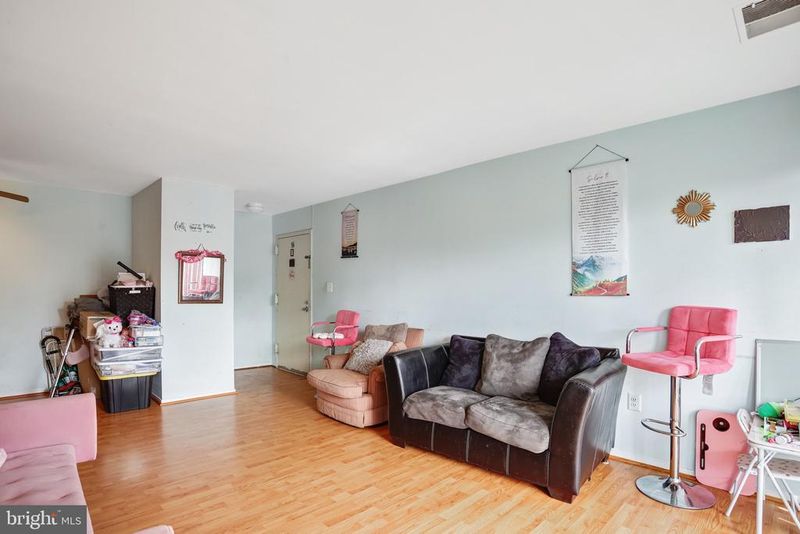 541 Florida Ave #101, Herndon, VA 20170