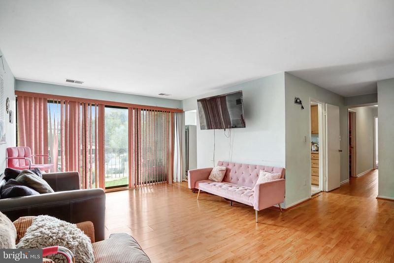 541 Florida Ave #101, Herndon, VA 20170