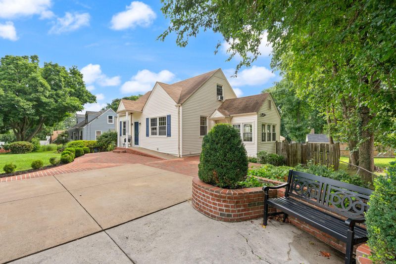 4103 Woodland Dr, Fairfax, VA 22030