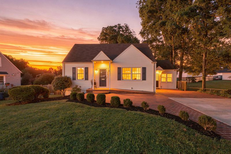 4103 Woodland Dr, Fairfax, VA 22030