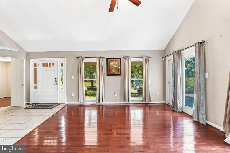 425 Rosier Rd, Fort Washington, MD 20744