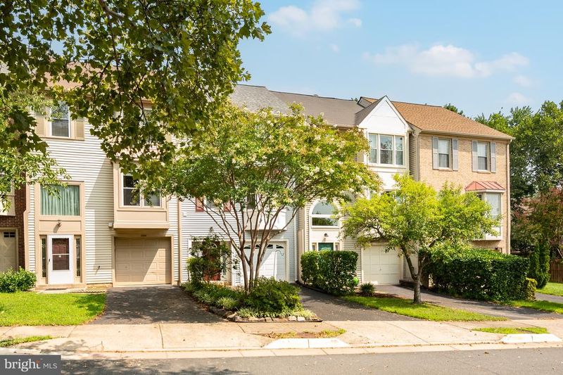 13916 Ludington Pl, Centreville, VA 20121