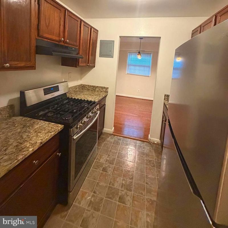 3814 Lyndhurst Dr #103, Fairfax, VA 22031