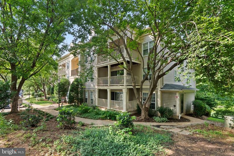 15301 Diamond Cove Ter #8-B, Rockville, MD 20850