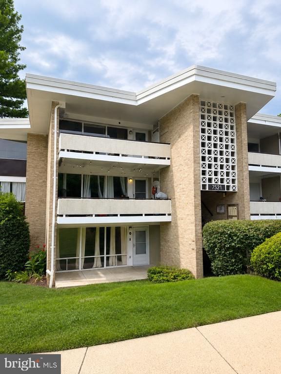 7521 Spring Lake Dr #B1, Bethesda, MD 20817