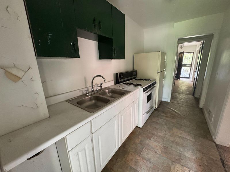211 49th St NE, Washington, DC 20019