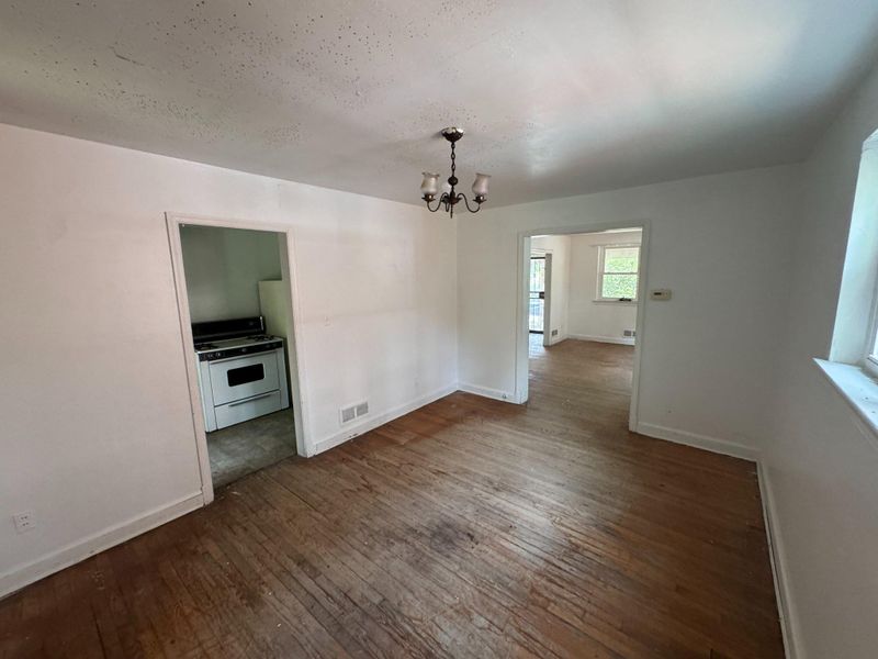 211 49th St NE, Washington, DC 20019