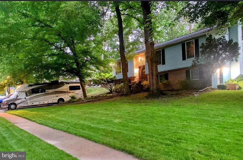 8301 Heatherwick Dr, Brandywine, MD 20613