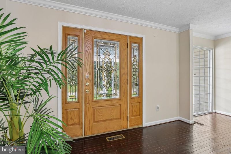 9236 Stream View Ln, Laurel, MD 20723