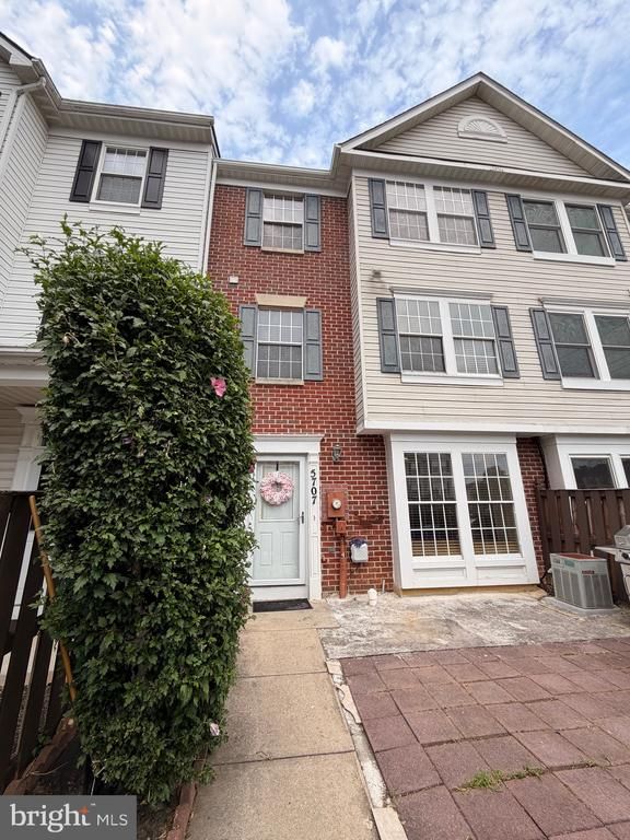 5707 Duke Ct, Frederick, MD 21703