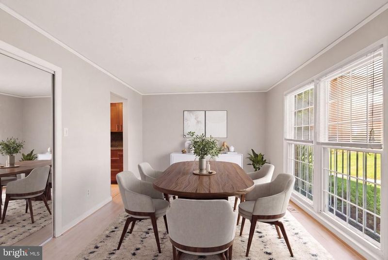 7471 Jayhawk St, Annandale, VA 22003