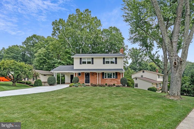 5000 Gainsborough Dr, Fairfax, VA 22032