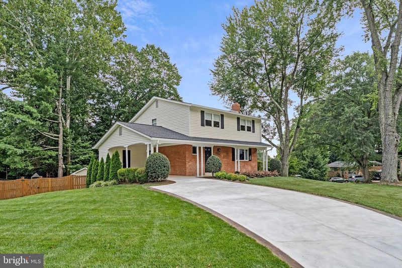 5000 Gainsborough Dr, Fairfax, VA 22032