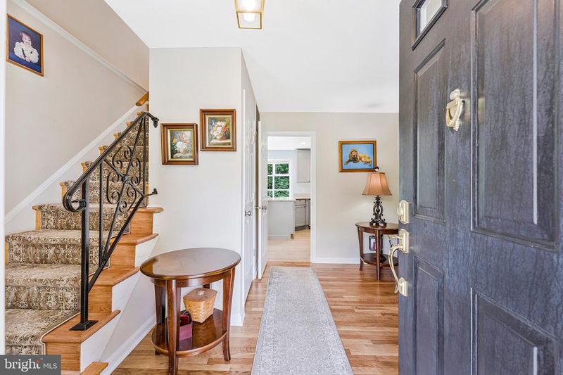 5000 Gainsborough Dr, Fairfax, VA 22032