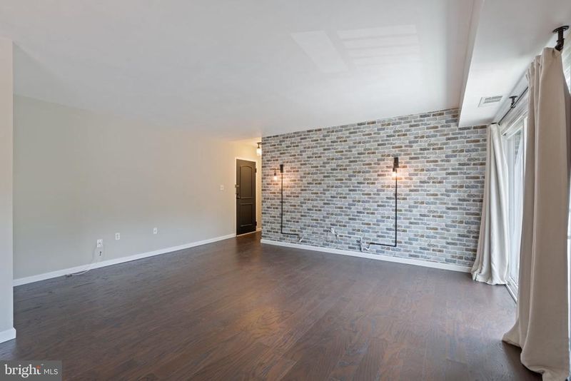 3312 S 28th St #303, Alexandria, VA 22302