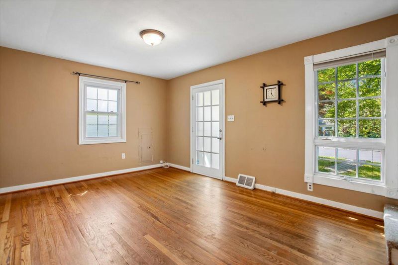 514 Anne St, Falls Church, VA 22046