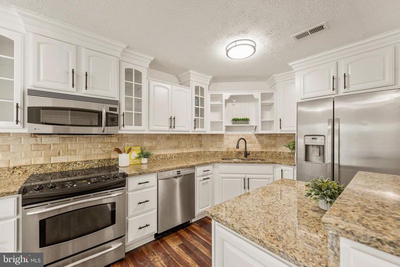 9125 Galbreth Ct, Springfield, VA 22153