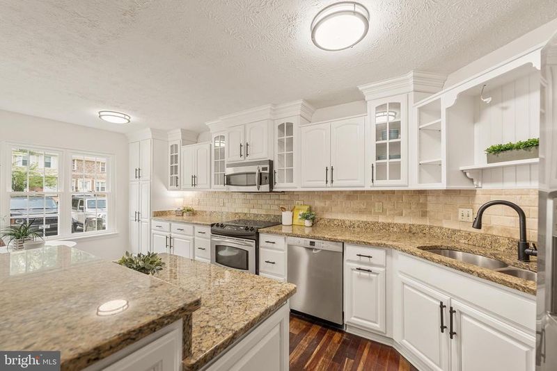 9125 Galbreth Ct, Springfield, VA 22153