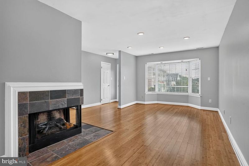 4135 Weeping Willow Ct #143B, Chantilly, VA 20151